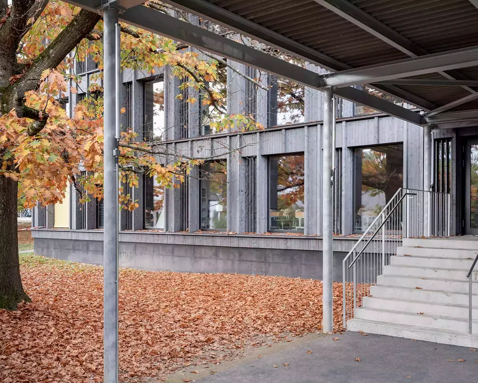 Vue extérieure, bâtiment école, site Trembley