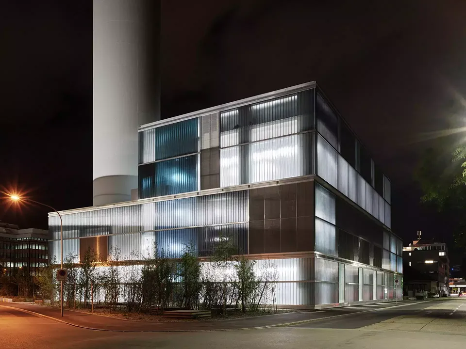 Energiezentrale Josefstrasse, Ansicht bei Nacht