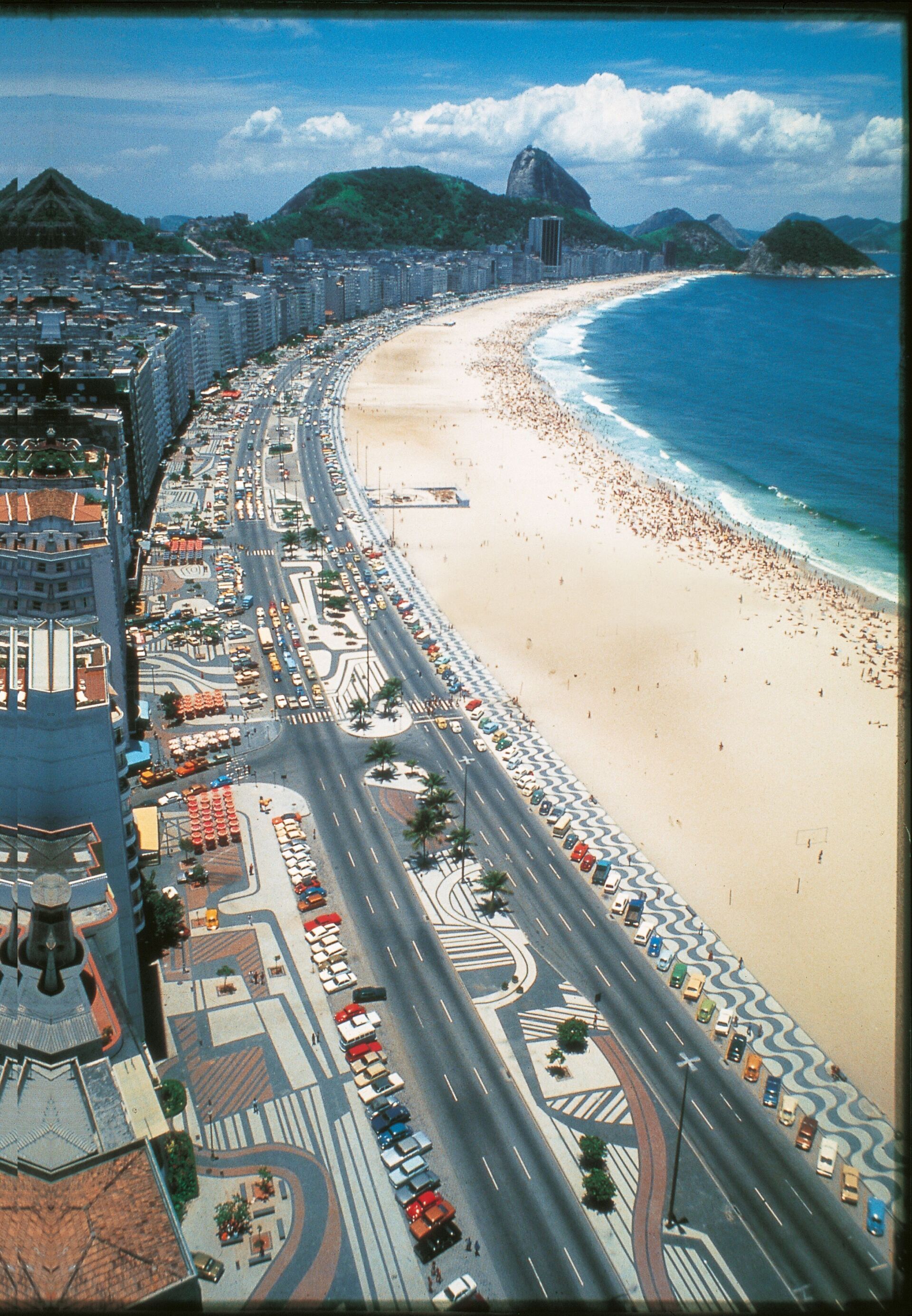 Uferpromenade der Copacabana, Rio de Janeiro, 1971 | Foto: Haruyoshi Ono © Acervo Instituto Burle Marx Uferpromenade der Copacabana, Rio de Janeiro, 1971 | Foto: Haruyoshi Ono © Acervo Instituto Burle Marx