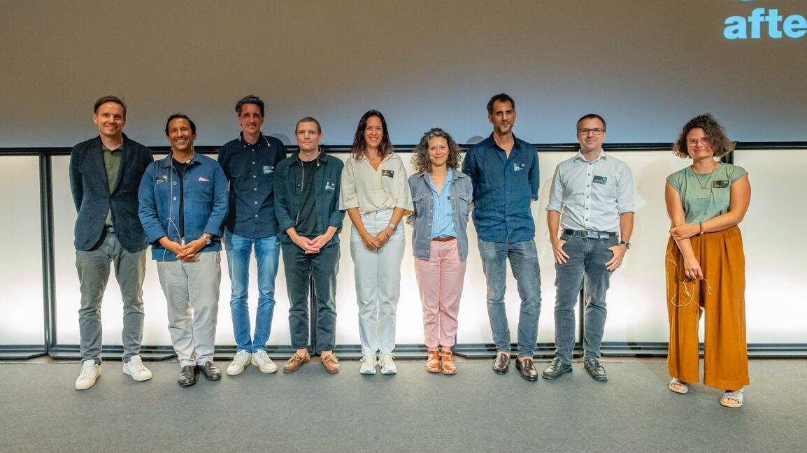 Théo Bellmann, Vincent Mas Dubrec, Arnaud Michelet, Nicolas de Courten, Katrien Vertenten, Zoé Géhin, Rafael Eloi, Guillaume Schobinger und Lya Blanc bei der gemeinsamen Diskussion mit dem Publikum (von links nach rechts) | Foto: Pedro Gutierrez Fernández Théo Bellmann, Vincent Mas Dubrec, Arnaud Michelet, Nicolas de Courten, Katrien Vertenten, Zoé Géhin, Rafael Eloi, Guillaume Schobinger und Lya Blanc bei der gemeinsamen Diskussion mit dem Publikum (von links nach rechts) | Foto: Pedro Gutierrez Fernández