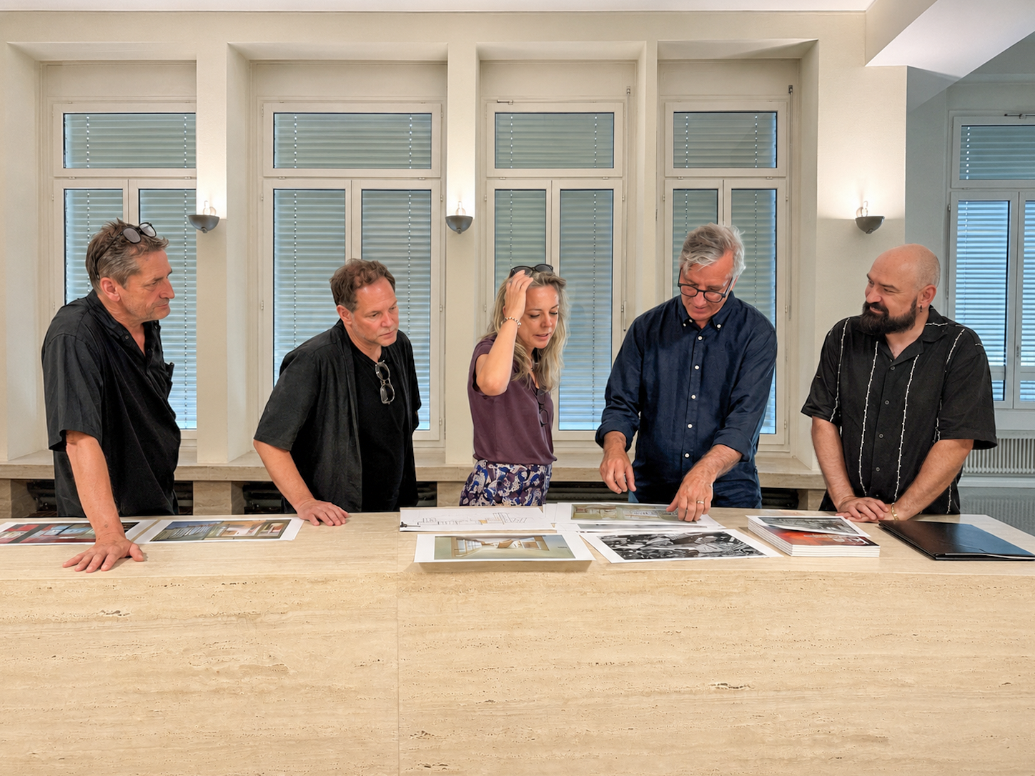 Harald Echsle brachte Jury und Redaktion das Radiostudio Brunnenhof in Zürich näher, das spillman echsle architekten sorgfältig saniert und in eine Schule umgenutzt haben. | Foto: Jørg Himmelreich Harald Echsle brachte Jury und Redaktion das Radiostudio Brunnenhof in Zürich näher, das spillman echsle architekten sorgfältig saniert und in eine Schule umgenutzt haben. | Foto: Jørg Himmelreich