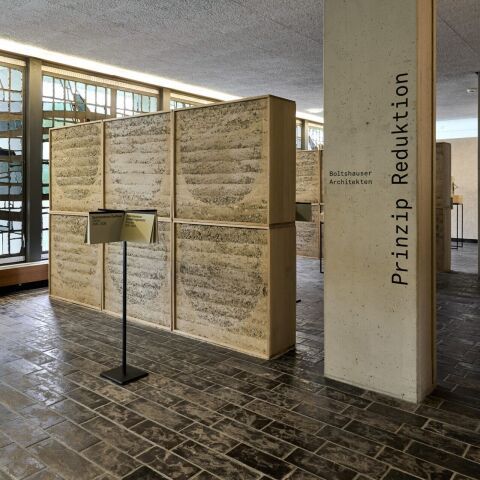 Prinzip Reduktion – Boltshauser Architekten zeigen Lehm im Prozess