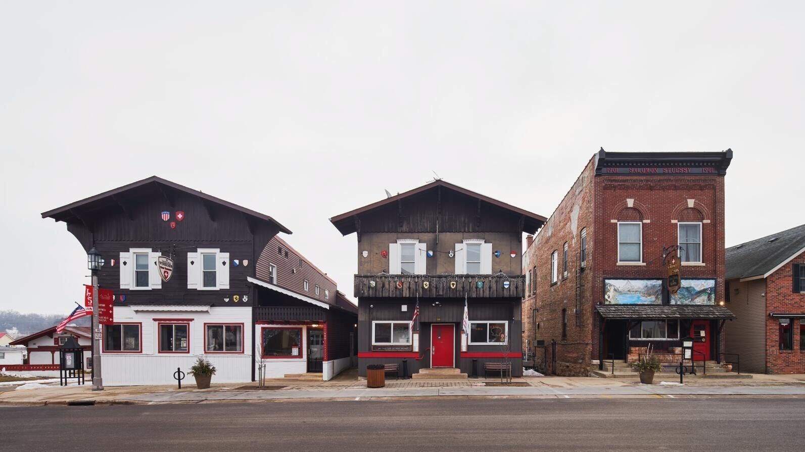 Chalets in New Glarus: Seit 25 Jahren sorgen Bauvorschriften dafür, dass der schweizerische Charakter des Ortes gewahrt bleibt. | Foto: Brian Griffin Chalets in New Glarus: Seit 25 Jahren sorgen Bauvorschriften dafür, dass der schweizerische Charakter des Ortes gewahrt bleibt. | Foto: Brian Griffin