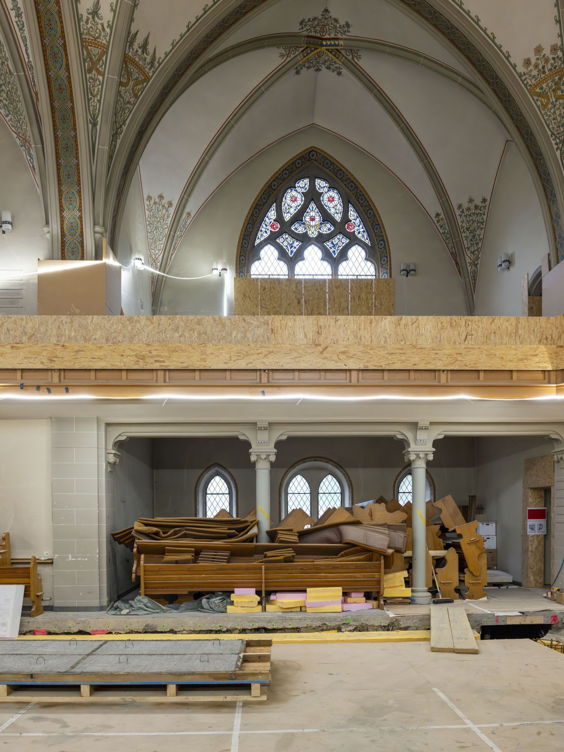 Die Kirche in Zürich Wipkingen wird zum Schulraum. | Foto: Basile Bornand Die Kirche in Zürich Wipkingen wird zum Schulraum. | Foto: Basile Bornand