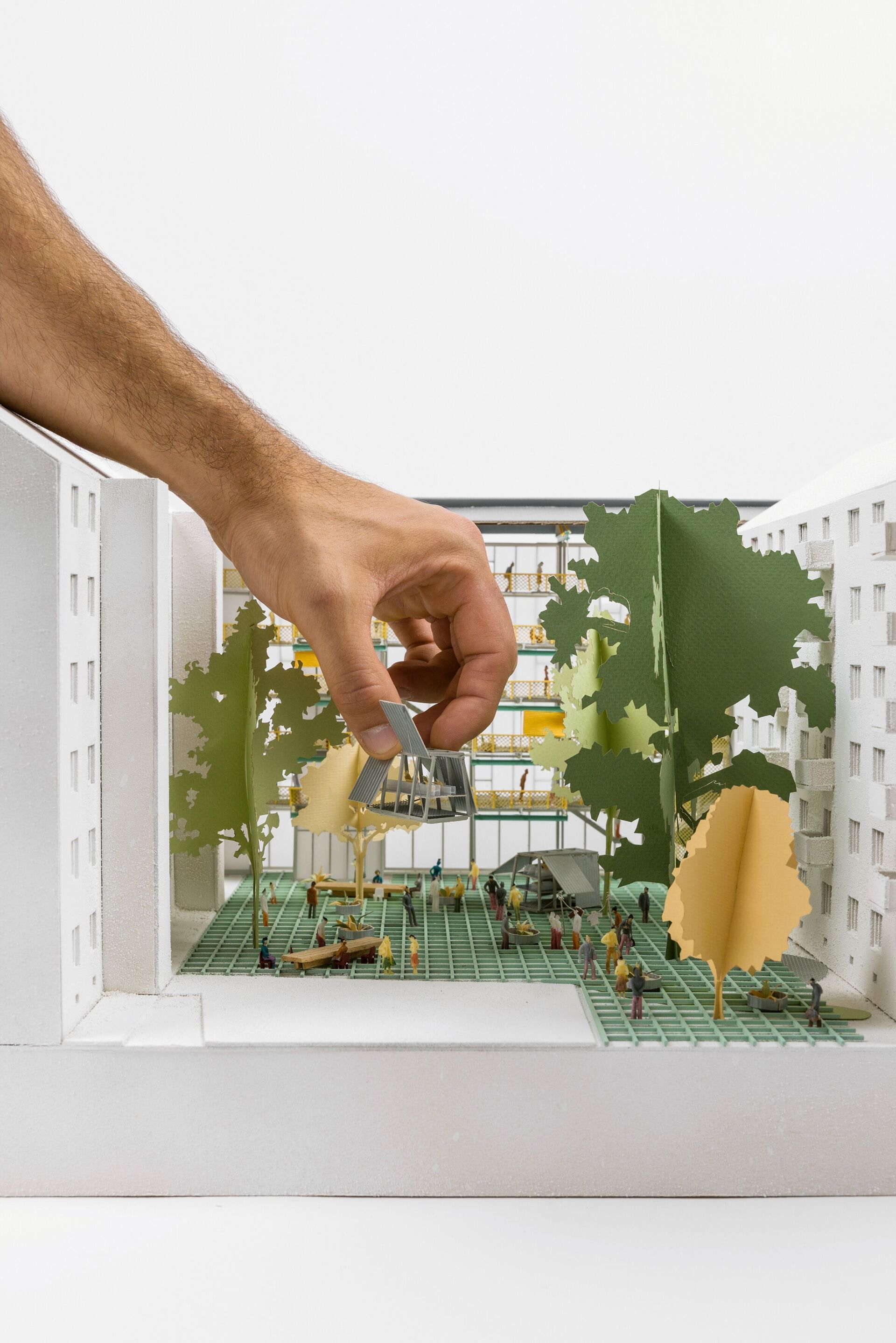 Wiederverwendete Bauteile werden zu leichten, temporären Strukturen für den Wiener Stadtraum kombiniert. Modell: Aleksandar Lazic | Foto: Paul Sebesta Paul Sebesta