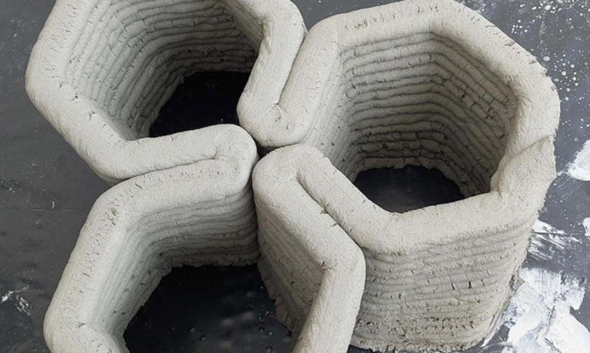 Eine 3D-gedruckte Betonstruktur, erstellt von RMIT-Ingenieurstudent*innen. | Foto: Jonathan Tran Eine 3D-gedruckte Betonstruktur, erstellt von RMIT-Ingenieurstudent*innen. | Foto: Jonathan Tran