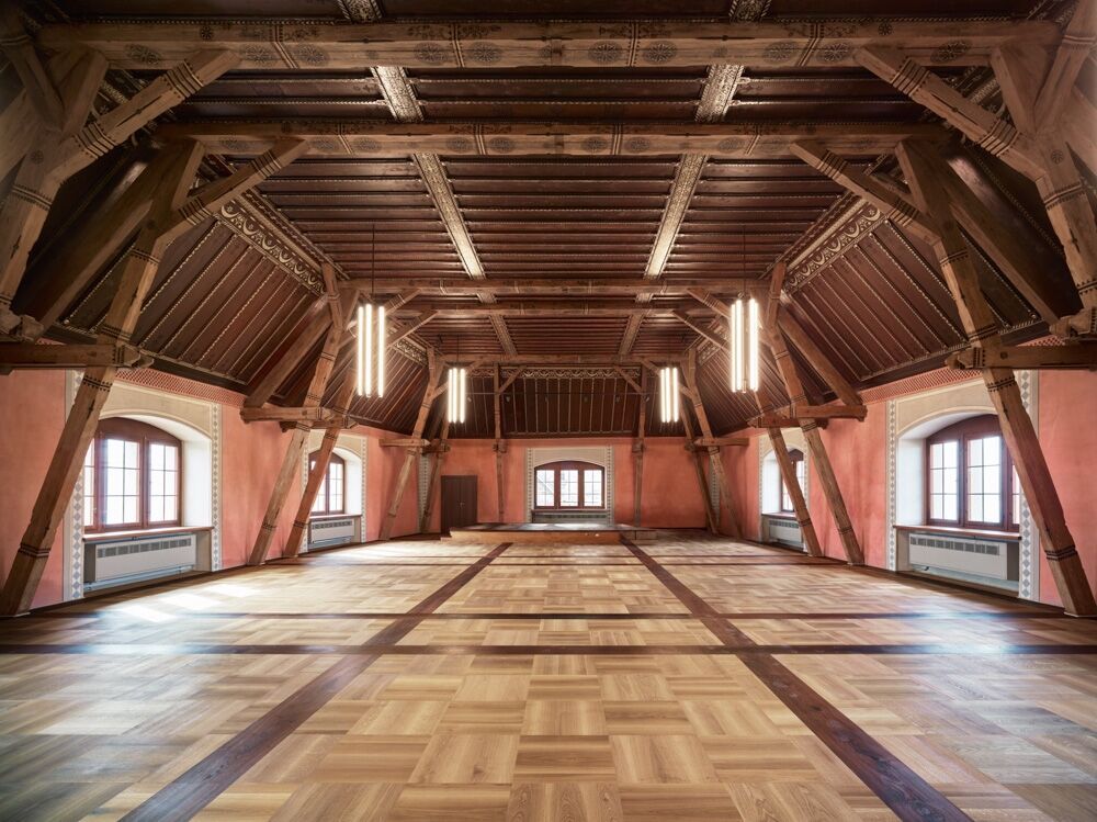 Die Burg hat einen nüchternen, wehrhaften Charakter. Doch besondere Elemente wie der grosse Rittersaal, die neue Fluchttreppe aus Stahl oder das Mausoleum des politischen Freiheitskämpfers Tadeusz Kościuszko mit Gemälden aus dem Jahr 1897 machen den Rundgang zur Entdeckungsreise. | Foto: Valentin Jeck Die Burg hat einen nüchternen, wehrhaften Charakter. Doch besondere Elemente wie der grosse Rittersaal, die neue Fluchttreppe aus Stahl oder das Mausoleum des politischen Freiheitskämpfers Tadeusz Kościuszko mit Gemälden aus dem Jahr 1897 machen den Rundgang zur Entdeckungsreise. | Foto: Valentin Jeck