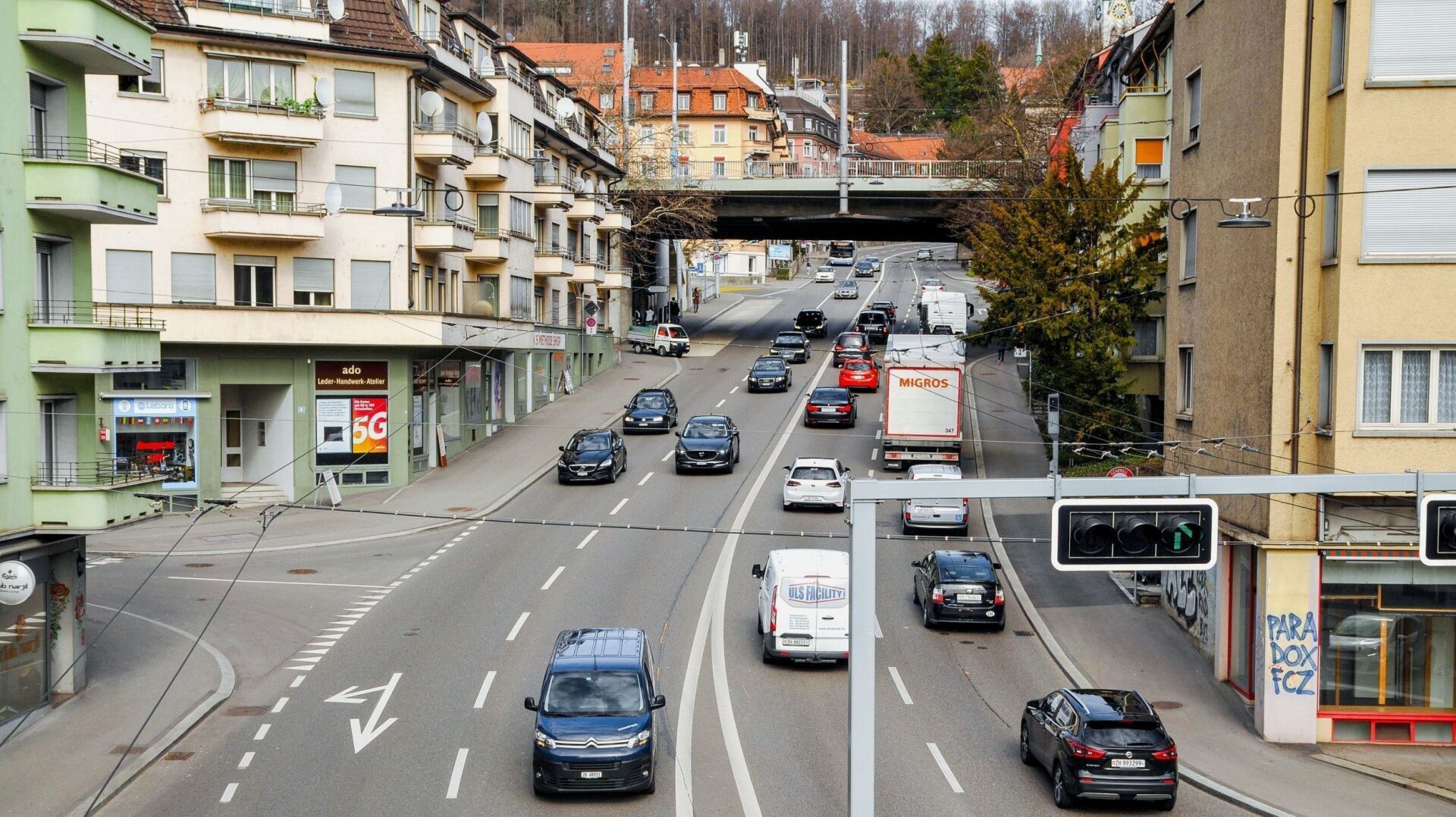 Das Gebiet um die Rosengartenstrasse in der Stadt Zürich ist besonders stark von Verkehrslärm betroffen. | Foto: Ben Kron Das Gebiet um die Rosengartenstrasse in der Stadt Zürich ist besonders stark von Verkehrslärm betroffen.
