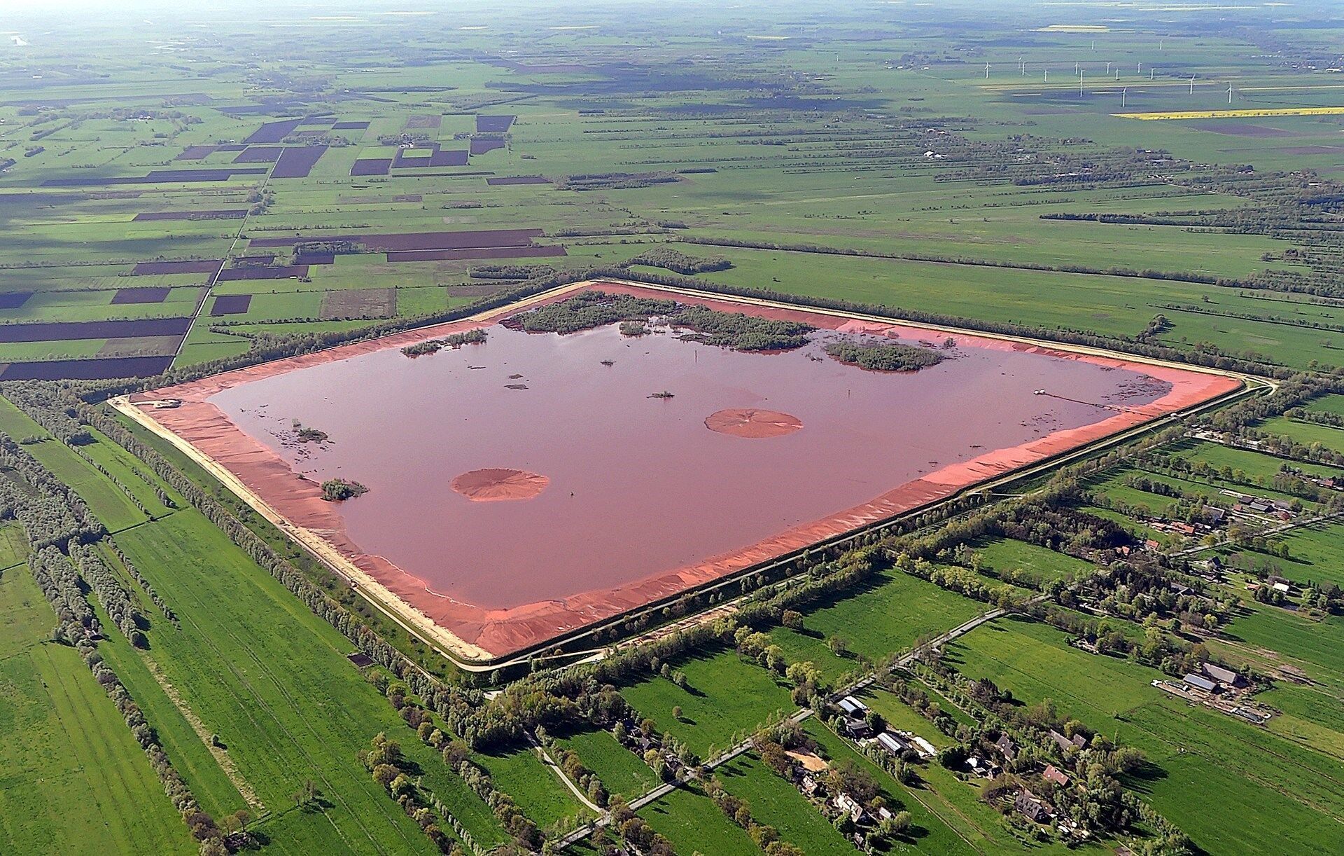 Rotschlamm-Becken der ehemaligen VAW Stade, Lage 10 km NW Stade bei Bützflethermoor | Foto: Ra Boe / Wikipedia Rotschlamm-Becken der ehemaligen VAW Stade, Lage 10 km NW Stade bei Bützflethermoor | Foto: Ra Boe / Wikipedia
