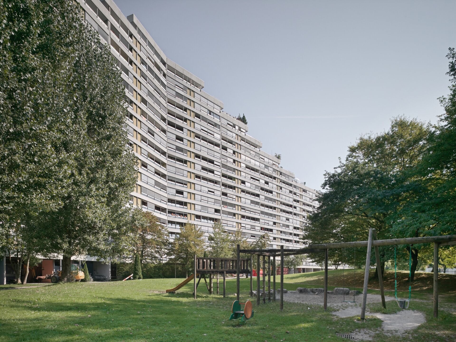 In Rahmen der Sanierung wurden auch zwei der insgesamt vier Tiefgaragen in Stand gesetzt. Dafür wurde ein Teil des Parks entfernt und später sorgfältig wieder hergestellt. | Foto: Karin Gauch, Fabien Schwartz Façade 