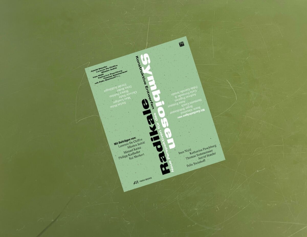 Radikale Symbiosen – Neue Perspektiven für das Konstruktive Entwerfen versammelt Perspektiven aus Forschung, Lehre und Praxis auf das Bauen mit bestehenden und neuen Ressourcen. | Buchcover © Park Books Park Books
