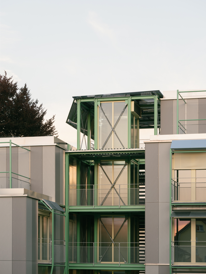 «A Room of One’s Own» in Zürich wurde von Camponovo Baumgartner als behutsame Transformation einer bestehenden Siedlung realisiert. Bestehende Gebäude wurden erhalten und erneuert und durch einen Neubau ergänzt, ohne die Bewohnenden während des Umbaus zu verdrängen. Luca Camponovo wird das Verdichtungsprojekt präsentieren. | Foto: Sven Högger «A Room of One’s Own» in Zürich wurde von Camponovo Baumgartner als behutsame Transformation einer bestehenden Siedlung realisiert. Bestehende Gebäude wurden erhalten und erneuert und durch einen Neubau ergänzt, ohne die Bewohnenden während des Umbaus zu verdrängen. Luca Camponovo wird das Verdichtungsprojekt präsentieren. | Foto: Sven Högger