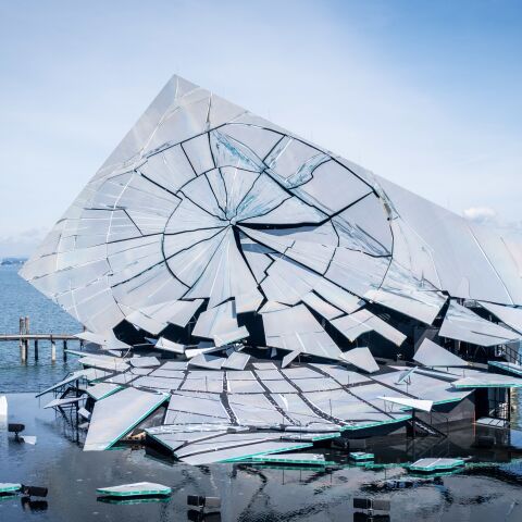 Wenn Bühnenbilder zu Architektur werden – La traviata in Bregenz