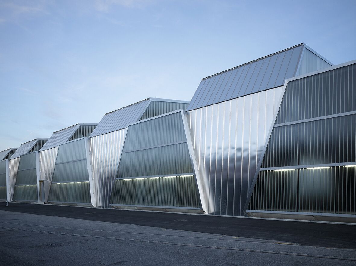 Beim Tramdepot Bern wird die funktionale Ordnung eines Betriebsgebäudes durch wiederkehrende konstruktive Elemente zu einer markanten architektonischen Figur verdichtet. | Foto: Dominique Uldry Dominique Uldry