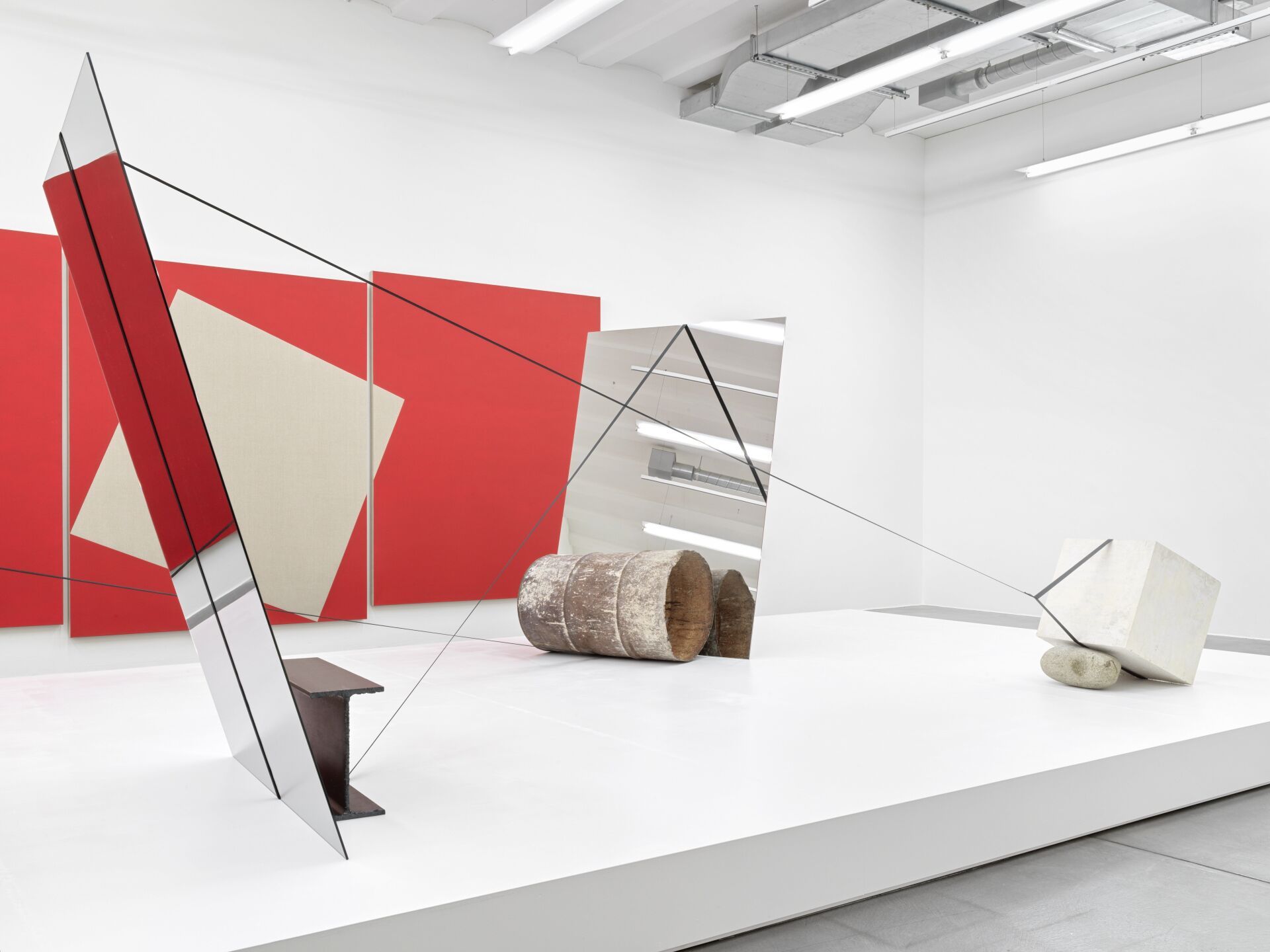 Jose Dávila, «Memory of a Telluric Movement», 2022, Museum Haus Konstruktiv, Foto: Stefan Altenburger Jose Dávila, «Memory of a Telluric Movement», 2022, Museum Haus Konstruktiv, Foto: Stefan Altenburger