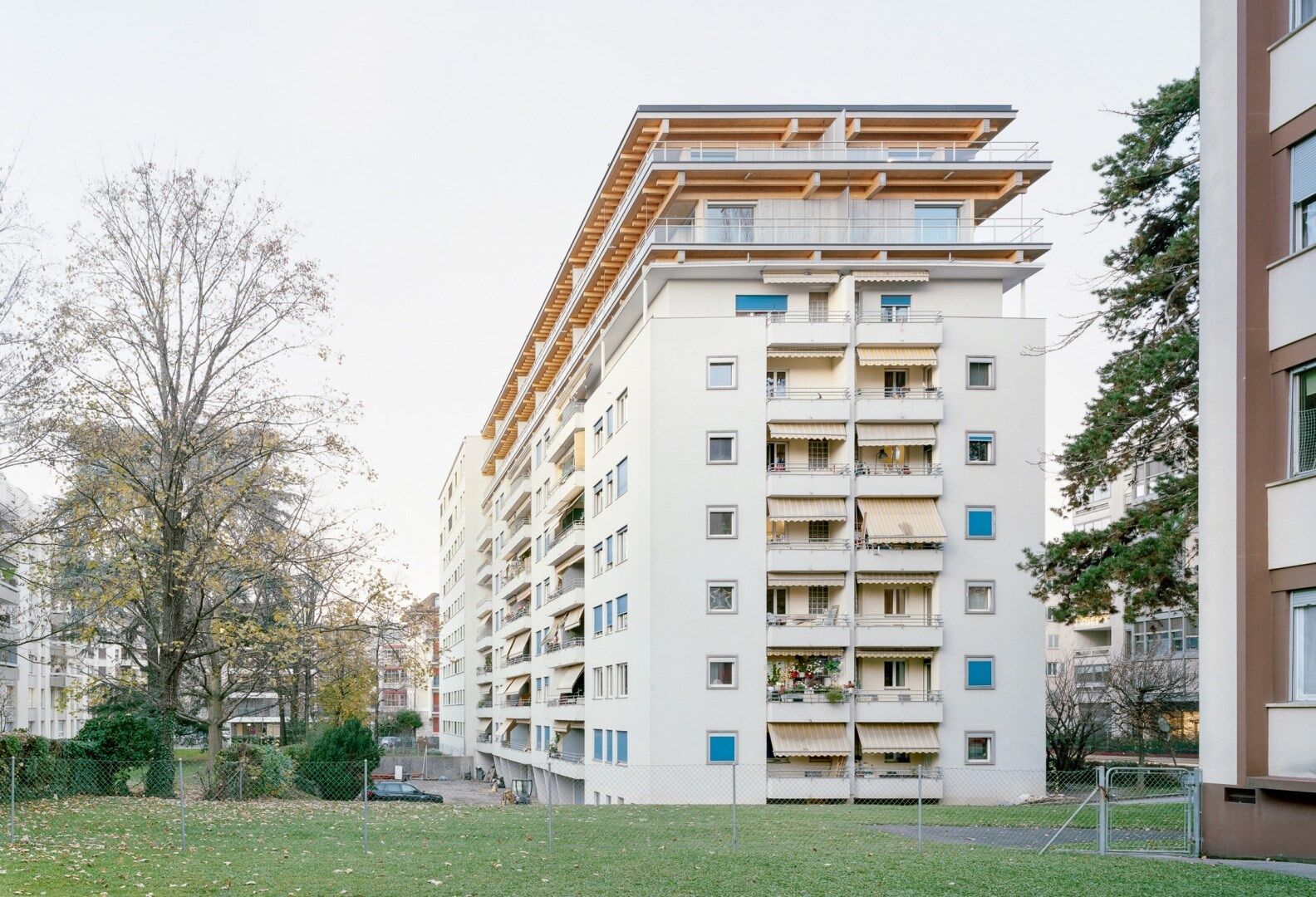 Aufstockung Avenue Wendt in Genf von LACROIX CHESSEX SA | Foto: Olivier Di Giambattista Aufstockung Avenue Wendt in Genf von LACROIX CHESSEX SA | Foto: Olivier Di Giambattista