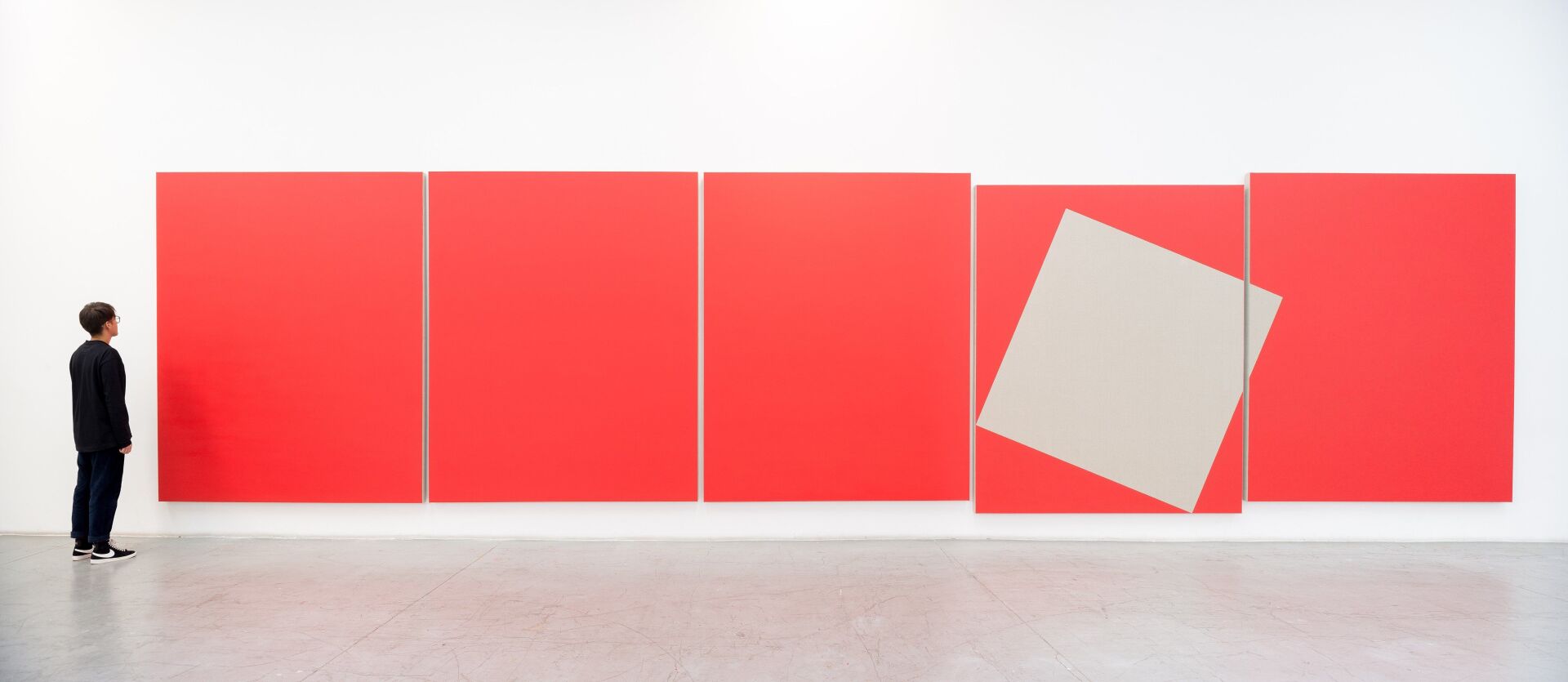 Jose Dávila, «Memory of a telluric movement», 2020 Vinylfarbe auf Loomstate Leinen, 5 Teile, Foto: Agustín Arce Jose Dávila, «Memory of a telluric movement», 2020 Vinylfarbe auf Loomstate Leinen, 5 Teile, Foto: Agustín Arce