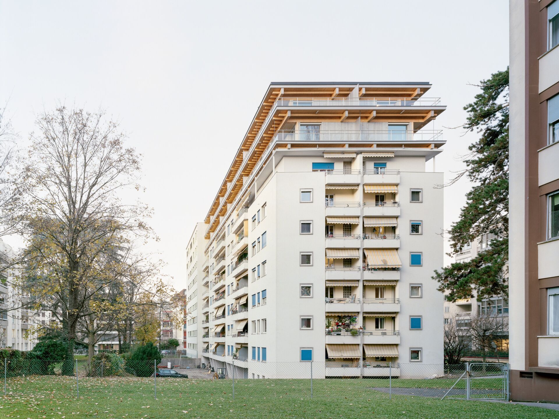 La dernière surélévations de Lacroix Chessex à l’Avenue Wendt est très visible, contrairement à celle de son bâtiment mitoyen, qui passe presque inaperçue. | Photo: Olivier Di Giambattista La dernière surélévations de Lacroix Chessex à l’Avenue Wendt est très visible, contrairement à celle de son bâtiment mitoyen, qui passe presque inaperçue. | Photo: Olivier Di Giambattista