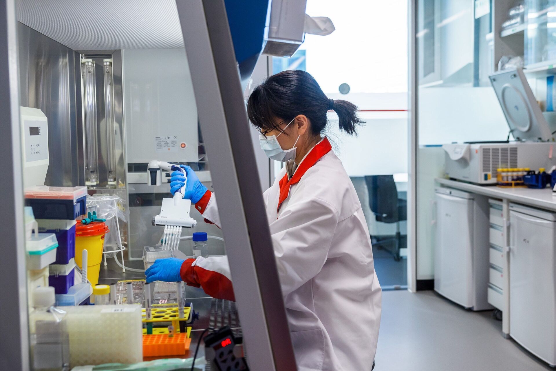 Die Forscher*innen arbeiten an innovativen medizinischen Lösungen. | ©: ETH Zürich / Alessandro Della Bella Die Forscher*innen arbeiten an innovativen medizinischen Lösungen. | ©: ETH Zürich / Alessandro Della Bella