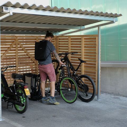 Abris à vélos et supports à vélos