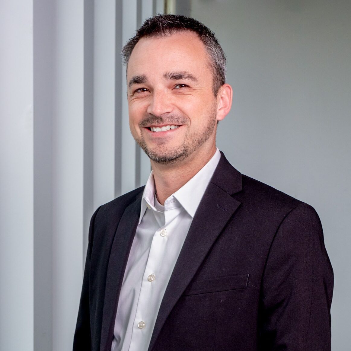 Chris Knellwolf ist Leiter Marketing & Vertrieb bei Stiebel Eltron Schweiz. Marc Bremgartner ist Fachbereichsleiter Einkauf bei der Ernst Schweizer AG