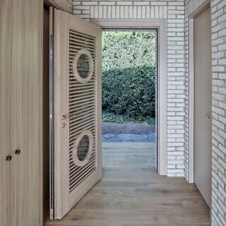 La brique apparente mise en valeur à l’intérieur et à l’extérieur
