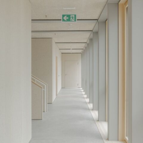 Fort, multisectoriel et systématique