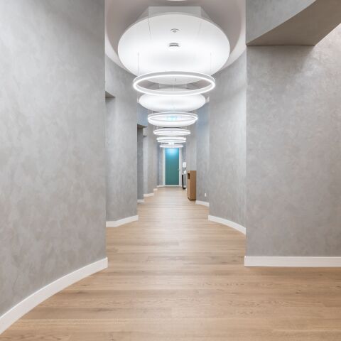 Produits pour la pose des revêtements céramiques et du parquet