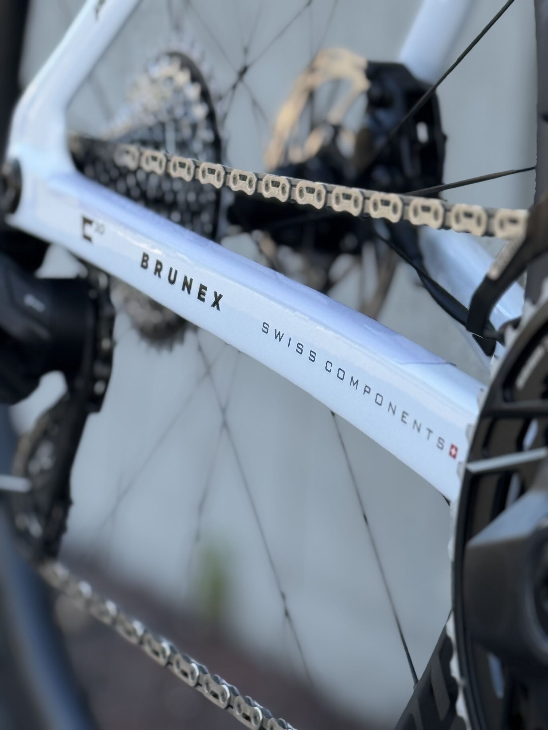 Le nouveau vélo de course «PHENUM C10R 2.0» en édition spéciale Brunex. | Photo © Brunex Le nouveau vélo de course «PHENUM C10R 2.0» en édition spéciale Brunex.
