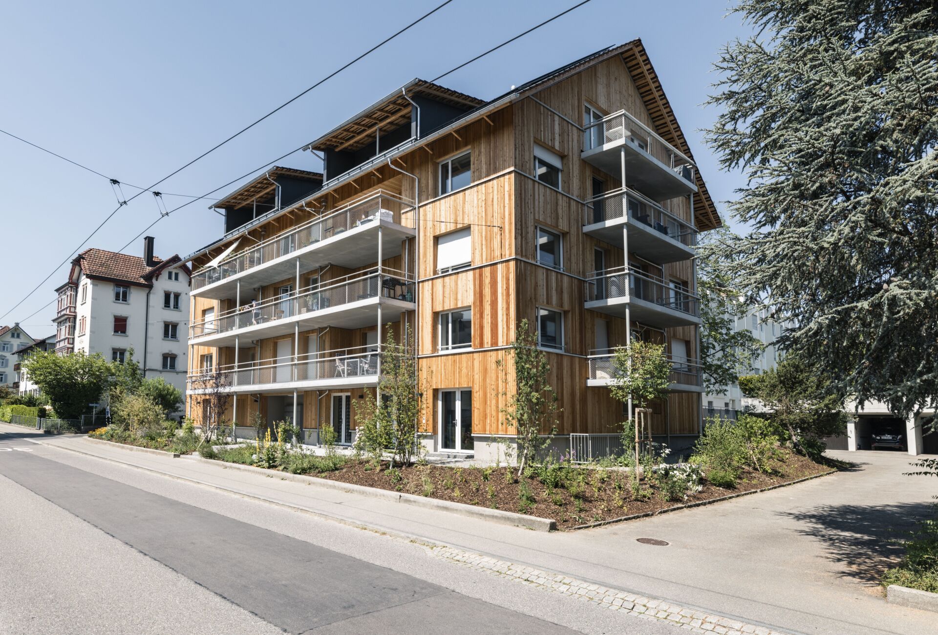 Die neue Gebäudehülle mit Flumroc-Steinwolle reduzierte den Endenergiebedarf für die Raumwärme um rund 96 Prozent. | Foto © Flumroc Flumroc