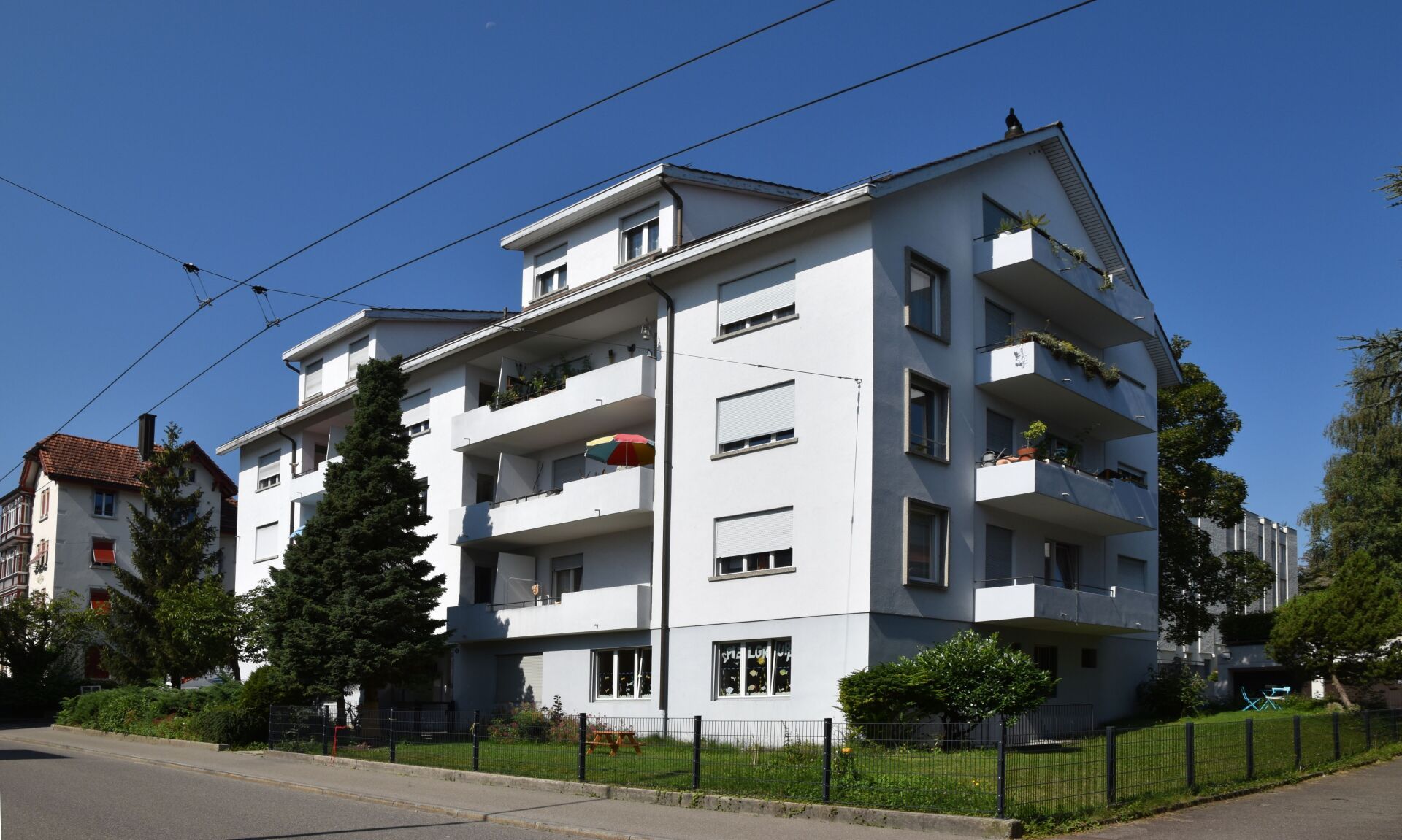 Vor der umfassenden Sanierung verbrauchte das Mehrfamilienhaus in St. Gallen jährlich fast 20 000 Liter Heizöl. | Foto © Flumroc Vor der umfassenden Sanierung verbrauchte das Mehrfamilienhaus in St. Gallen jährlich fast 20 000 Liter Heizöl. | Foto © Flumroc