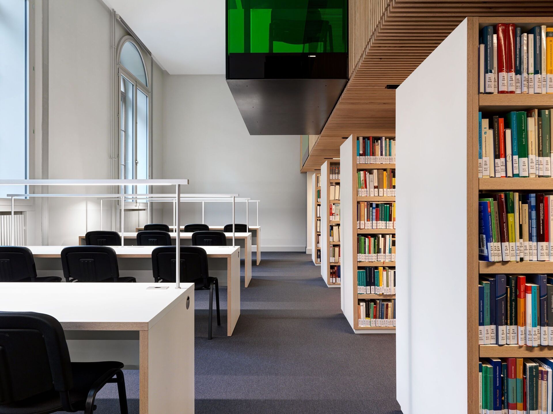 Surfaces HPL à la bibliothèque universitaire de Genève © Pierre Kellenberger Surfaces HPL à la bibliothèque universitaire de Genève © Pierre Kellenberger