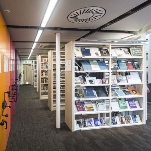 Foreg-Bibliotheksregale