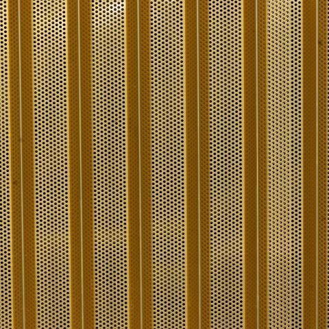 Goldene Fassade für Mehrzweckbau