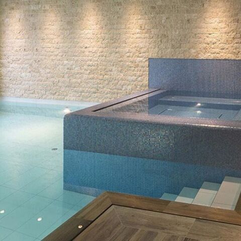 Privates Hallenbad