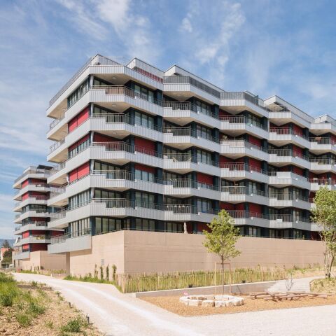 Façades métalliques sur la côte vaudoise