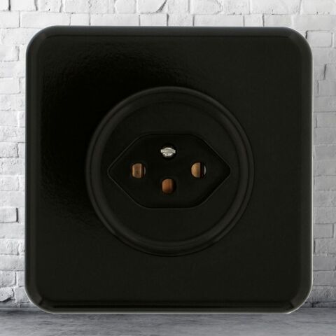 Prises domestiques, prises de recharge USB et autres