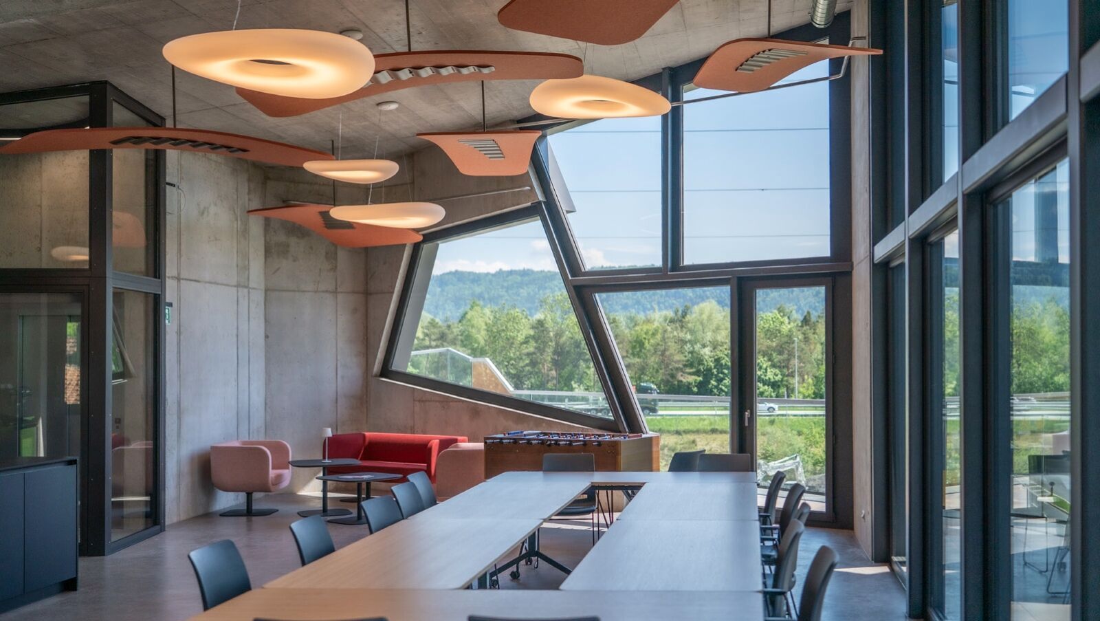 Funktion und Form trifft auf Design: Kunststofffenster für anspruchsvolle und moderne Architektur. | Foto: Veka Schweiz AG & Wolf Storen Funktion und Form trifft auf Design: Kunststofffenster für anspruchsvolle und moderne Architektur. | Foto: Veka Schweiz AG & Wolf Storen