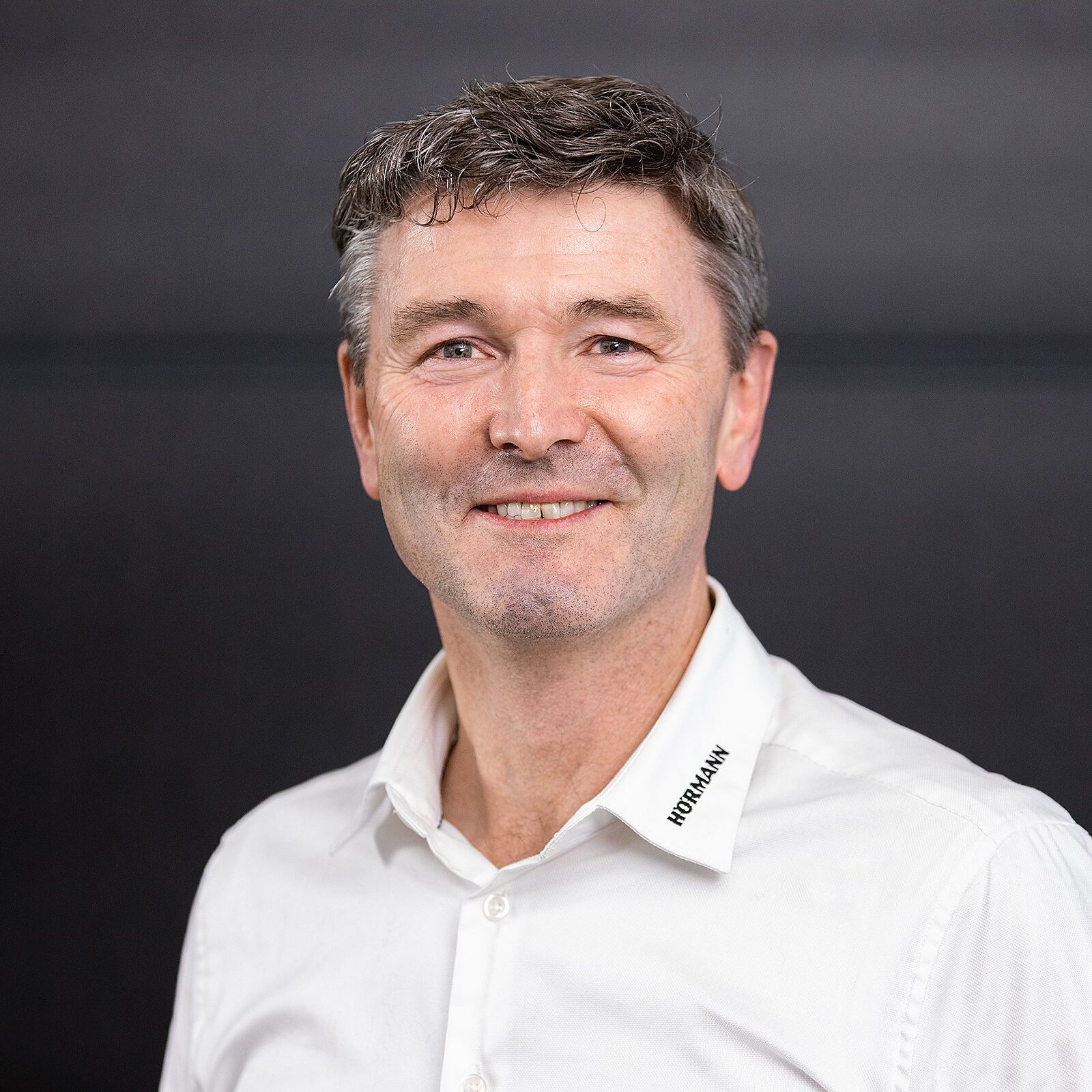 Albert Renz est chef de produit Portes chez Hörmann Suisse SA. Albert Renz est chef de produit Portes chez Hörmann Suisse SA.