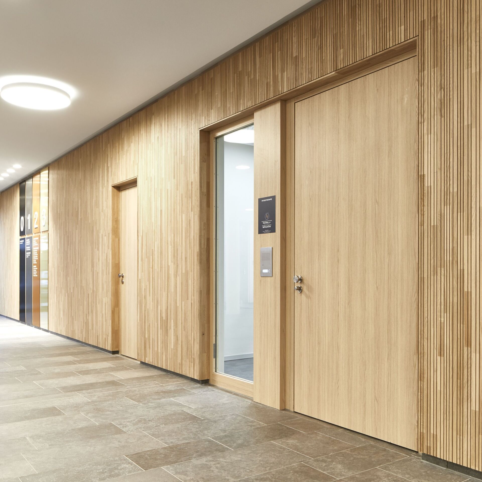 Les portes coupe-feu en bois associent fonctionnalité et design. Les portes coupe-feu en bois associent fonctionnalité et design.