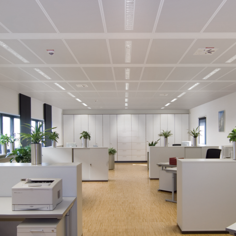 Plafond suspendu en plâtre et métal