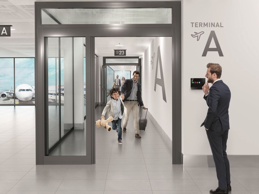 Komfort und Sicherheit unabhängig von Alter oder körperlicher Verfassung. | Abbildung © dormakaba Schweiz AG Komfort und Sicherheit unabhängig von Alter oder körperlicher Verfassung. | Abbildung © dormakaba Schweiz AG