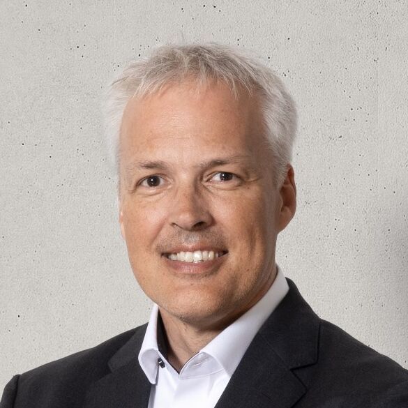 Gunnar Johansson leitet den Bereich Solar und ist Mitglied der Unternehmensleitung der Ernst Schweizer AG. Gunnar Johansson leitet den Bereich Solar und ist Mitglied der Unternehmensleitung der Ernst Schweizer AG.