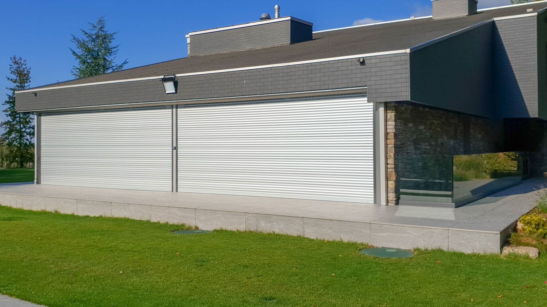 Les volets roulants abaissés compliquent considérablement le «travail» des cambrioleurs.| Photo: Rufalex AG Les volets roulants abaissés compliquent considérablement le «travail» des cambrioleurs.| Photo: Rufalex AG