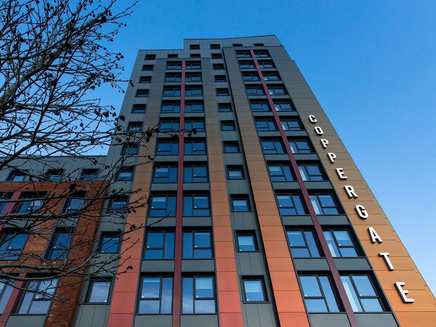 Rockpanel A2 Fassadenplatten sind geeignet, wenn eine hohe Brandsicherheit wünschenswert oder vorgeschrieben ist. Rockpanel A2 Fassadenplatten sind geeignet, wenn eine hohe Brandsicherheit wünschenswert oder vorgeschrieben ist.