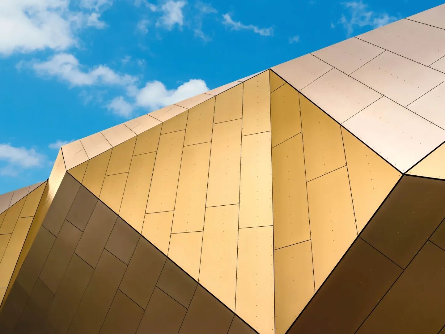 Rockpanel Metals gibt es in verschiedenen hochwertigen Designs. Rockpanel Metals gibt es in verschiedenen hochwertigen Designs.