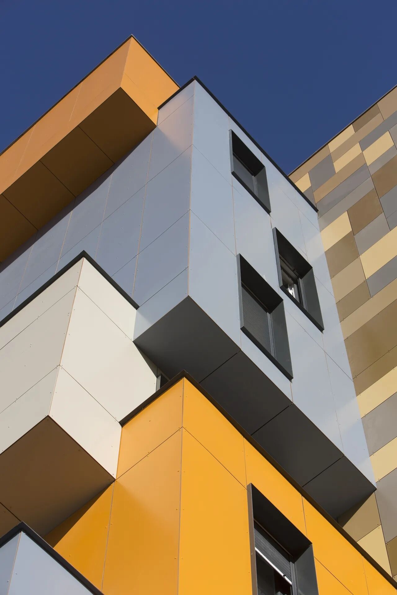 Fassadenplatten Rockpanel Colours bieten eine freie Gestaltung des Gebäudes. Fassadenplatten Rockpanel Colours bieten eine freie Gestaltung des Gebäudes.