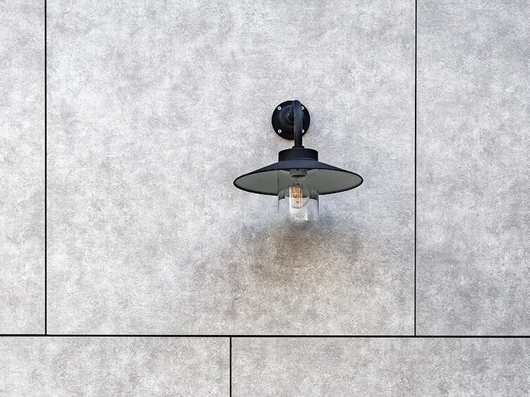 Rockpanel Metals Fassadenplatten bestehen bis zu 50% aus recyceltem Material. Rockpanel Metals Fassadenplatten bestehen bis zu 50% aus recyceltem Material.