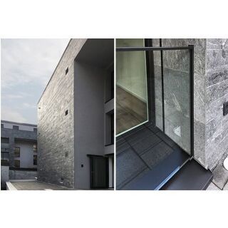 Die Fassade mit dem Stein-Gesicht