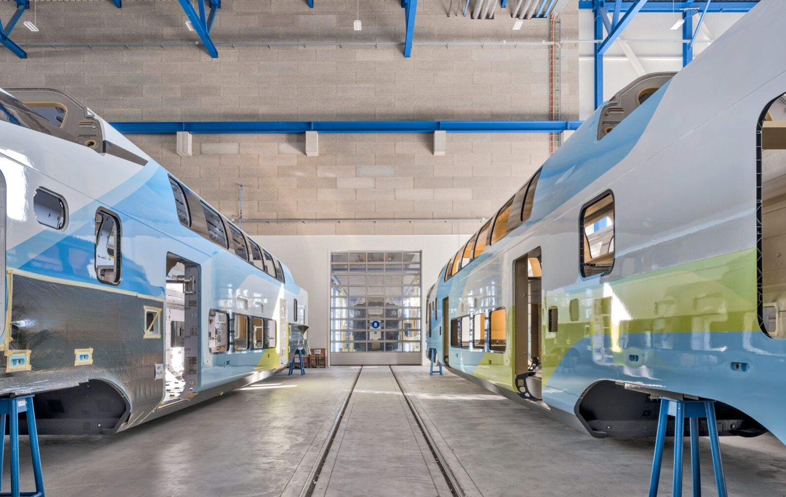 Le projet pour Stadler à St. Margrethen montre un grand éventail de produits. Quatre portes à enroulement rapide, une porte à bascule, six portes coulissantes coupe-feu ainsi que deux portes coulissantes télescopiques coupe-feu. | Photo © TS Tor und Service AG Le projet pour Stadler à St. Margrethen montre un grand éventail de produits. Quatre portes à enroulement rapide, une porte à bascule, six portes coulissantes coupe-feu ainsi que deux portes coulissantes télescopiques coupe-feu. | Photo © TS Tor und Service AG